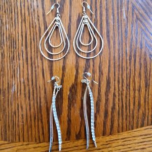 Two pair of gold tone earrings